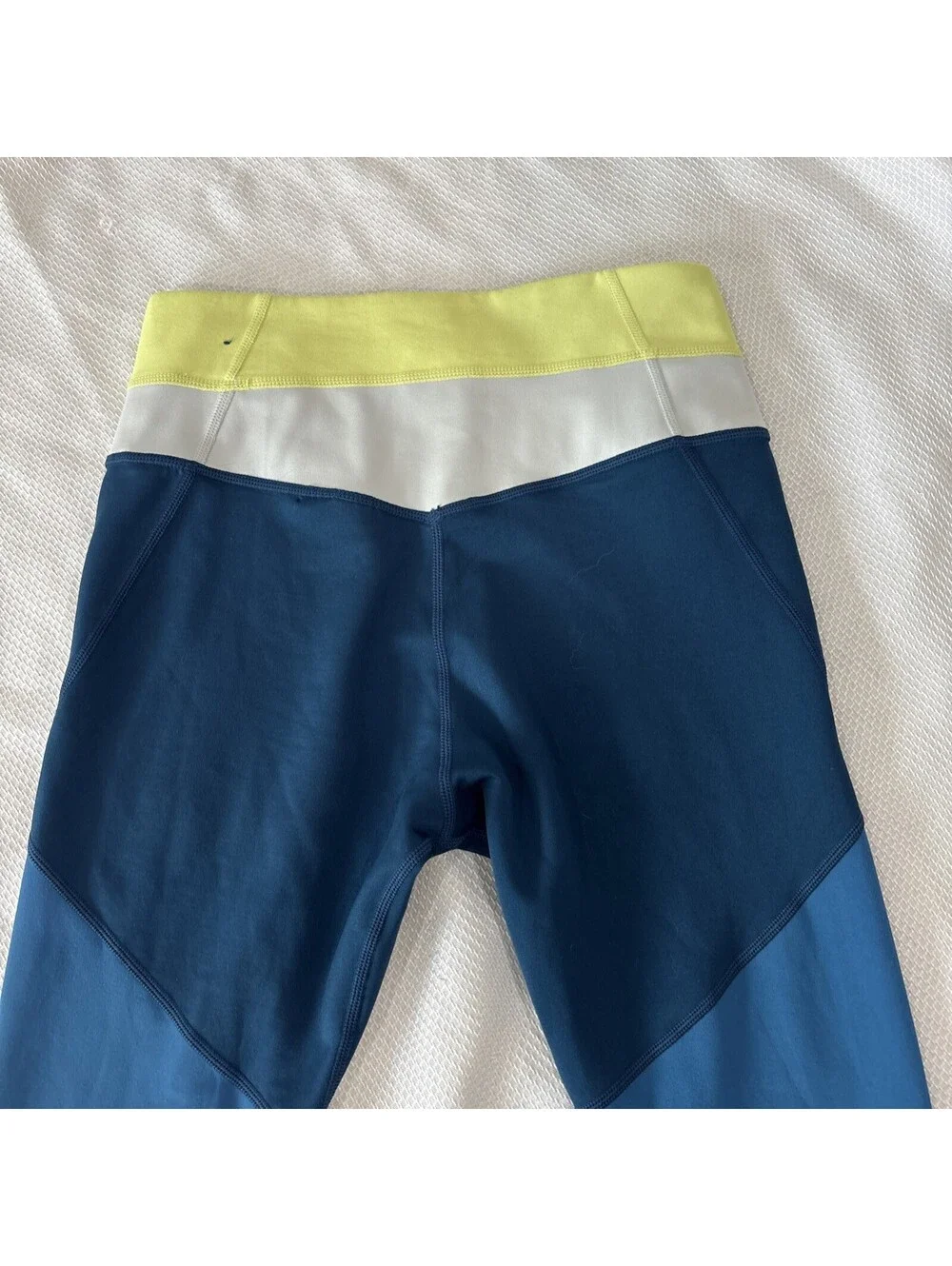 NIKE SMALL BLUE YELLOW GRAY COLOR BLOCK HIDDEN BACK POCKET DRI FIT LEGGINGS